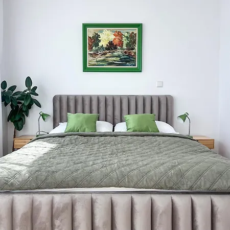 The Castle Spot -2bd *