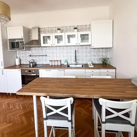 The Castle Spot -2bd